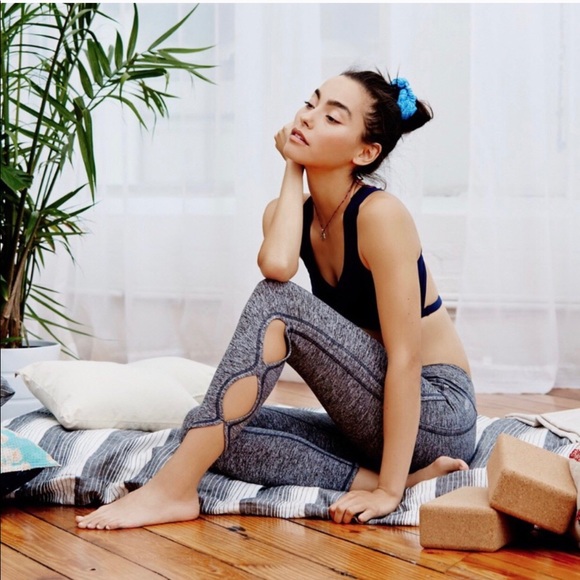 Free people new infinity hi rise 3/4 leggings - Picture 2 of 5